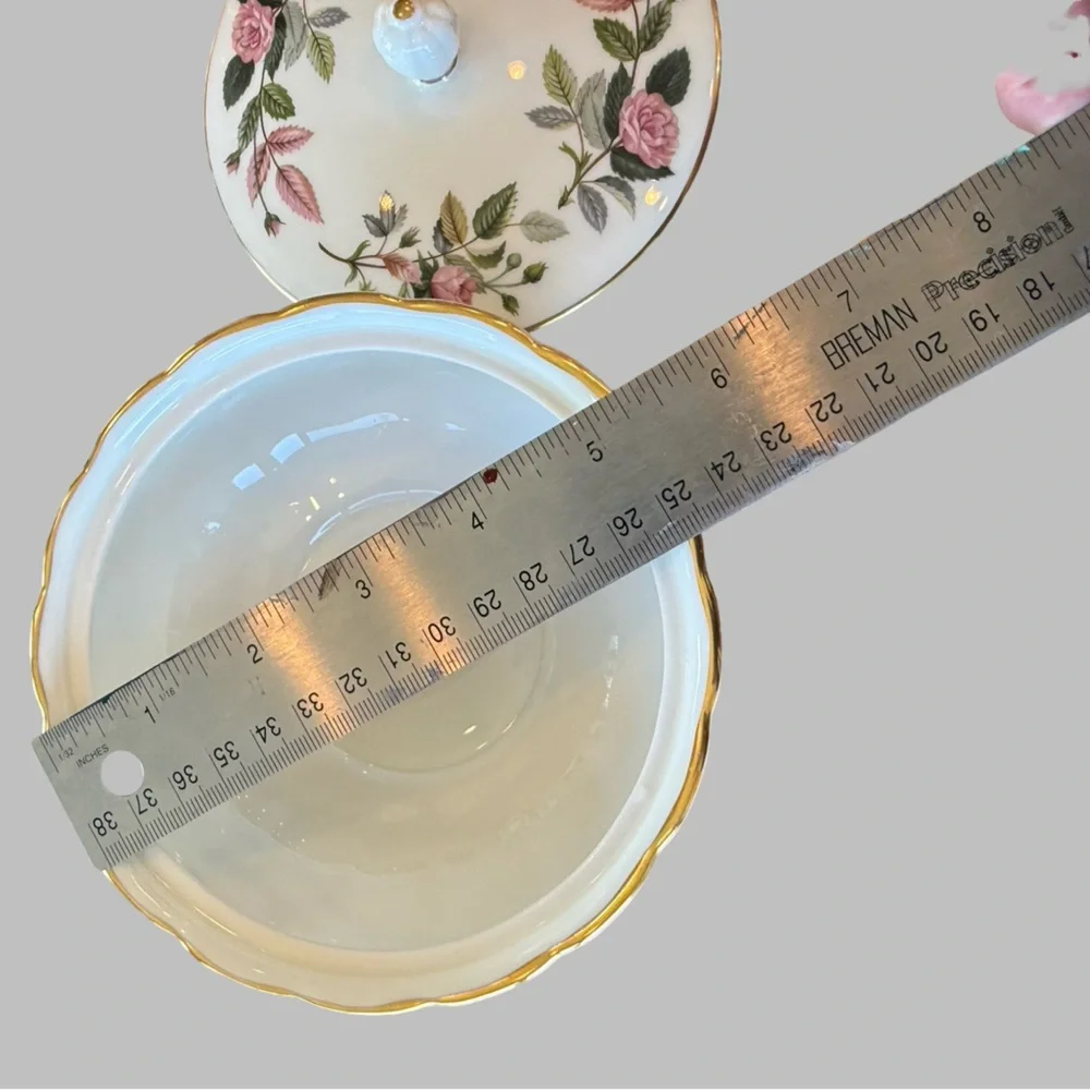 Wedgwood Hathaway Rose Covered Bowl – Bone China – Made in‎ England